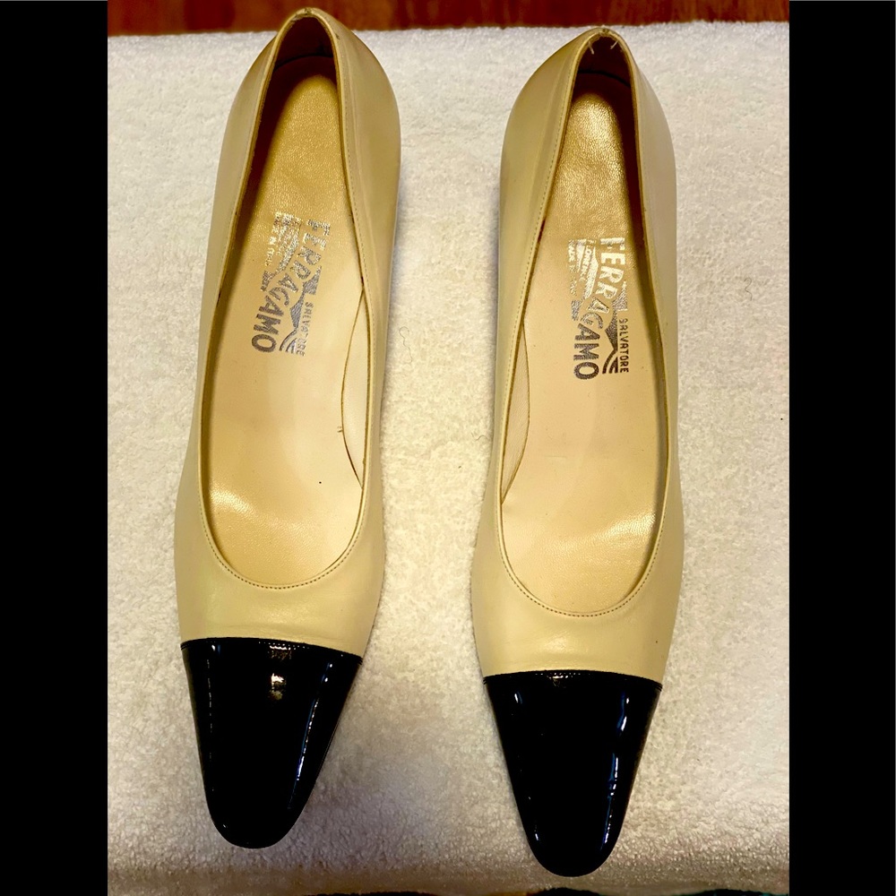 Pre-owned Women Ferragamo shoe Size 10.5